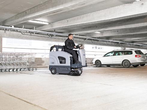 picture of the Nilfisk Sw4000 cleaning a car park floor