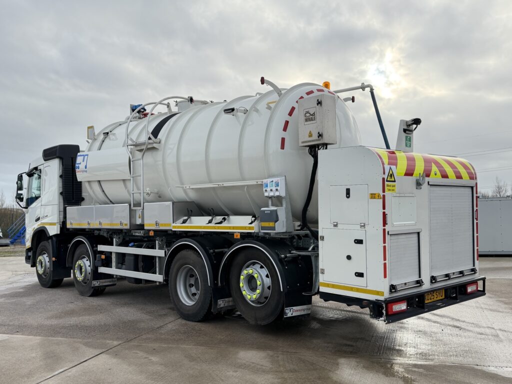 back 3/4 view of the whale water tanker